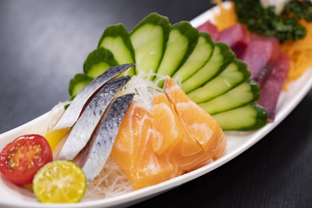 Peștele și legumele sunt părți sănătoase ale unei diete Keto cu conținut scăzut de carbohidrați