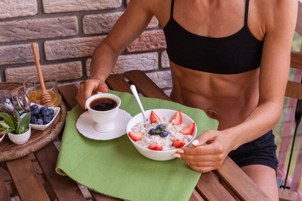 Mic dejun sănătos cu control al caloriilor pentru scăderea în greutate